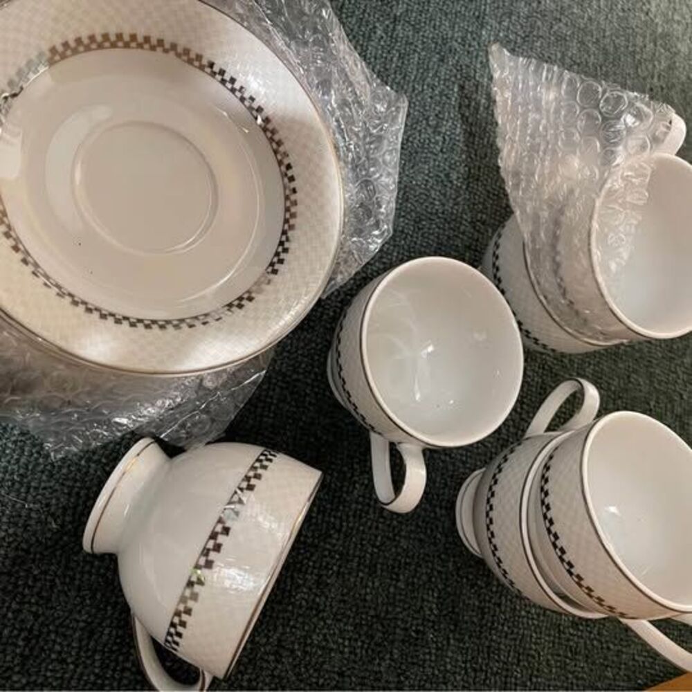 Fine porcelain cup and saucer set of six